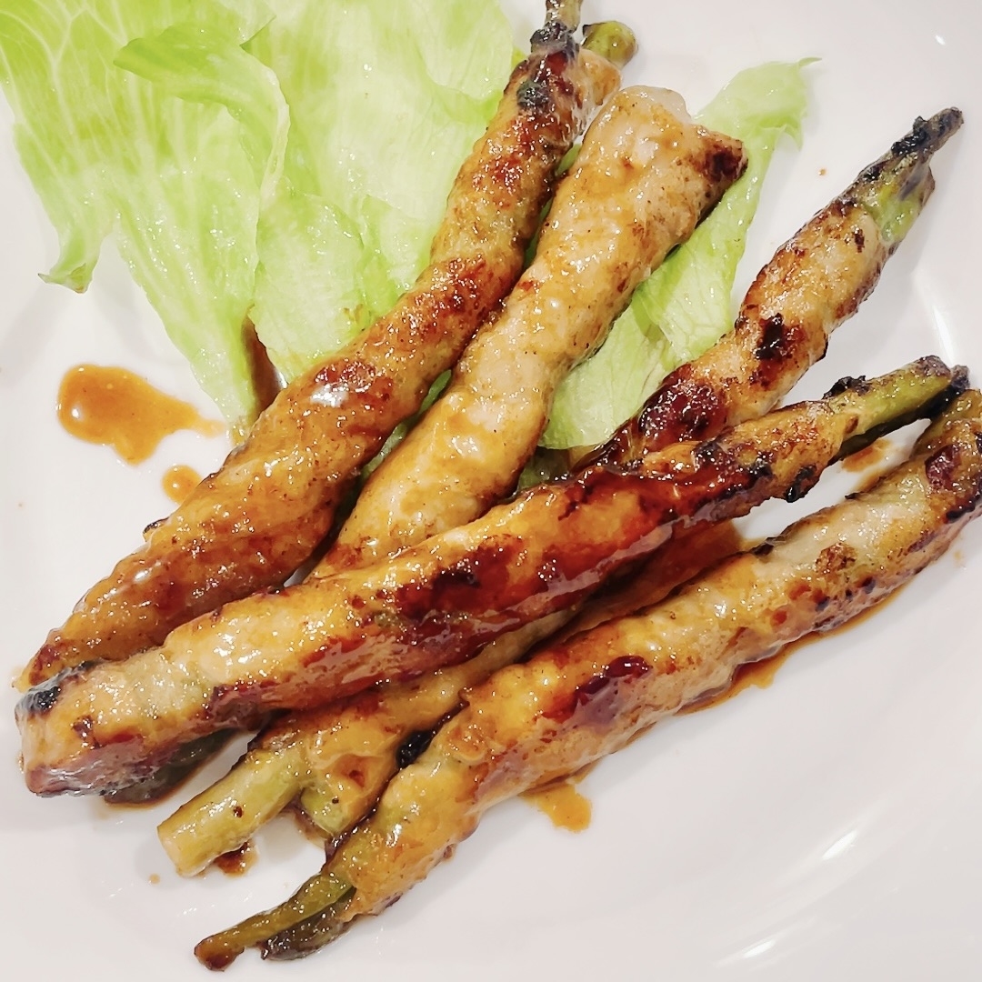 業務スーパーのオススメのおかず「豚肉のアスパラ巻き」