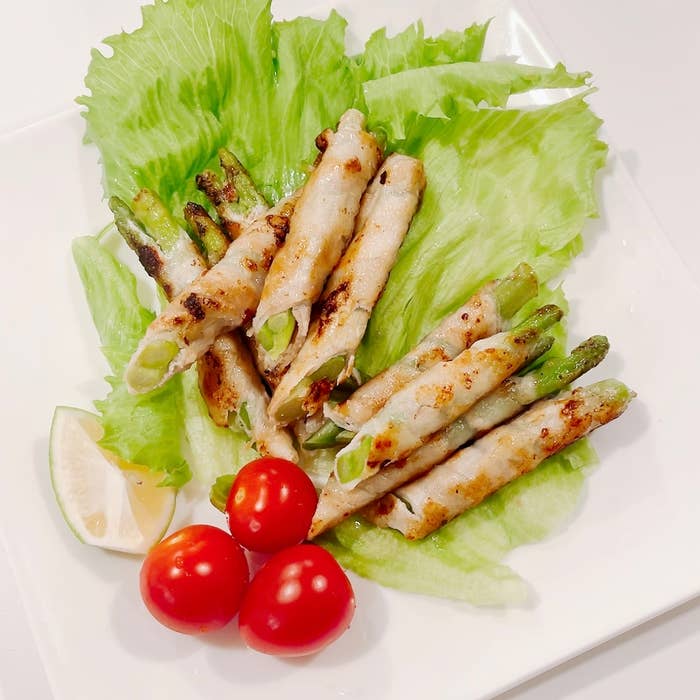 業務スーパーのオススメのおかず「豚肉のアスパラ巻き」