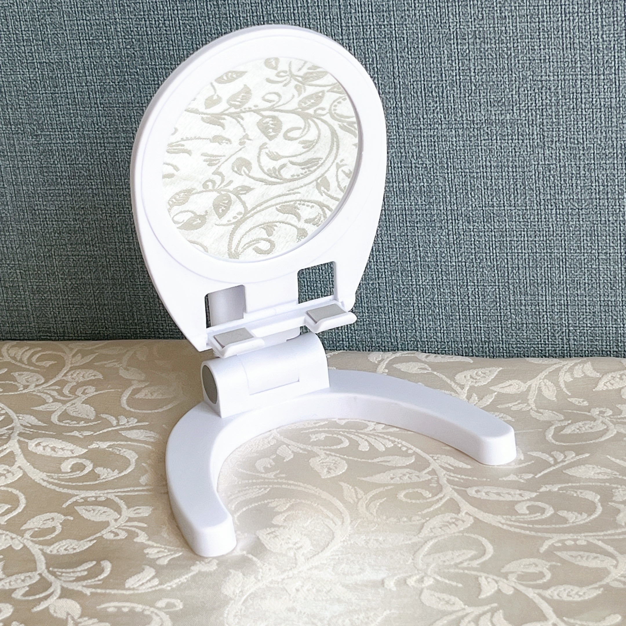 ダイソーのおすすめ「スマホスタンド（ミラー付）」