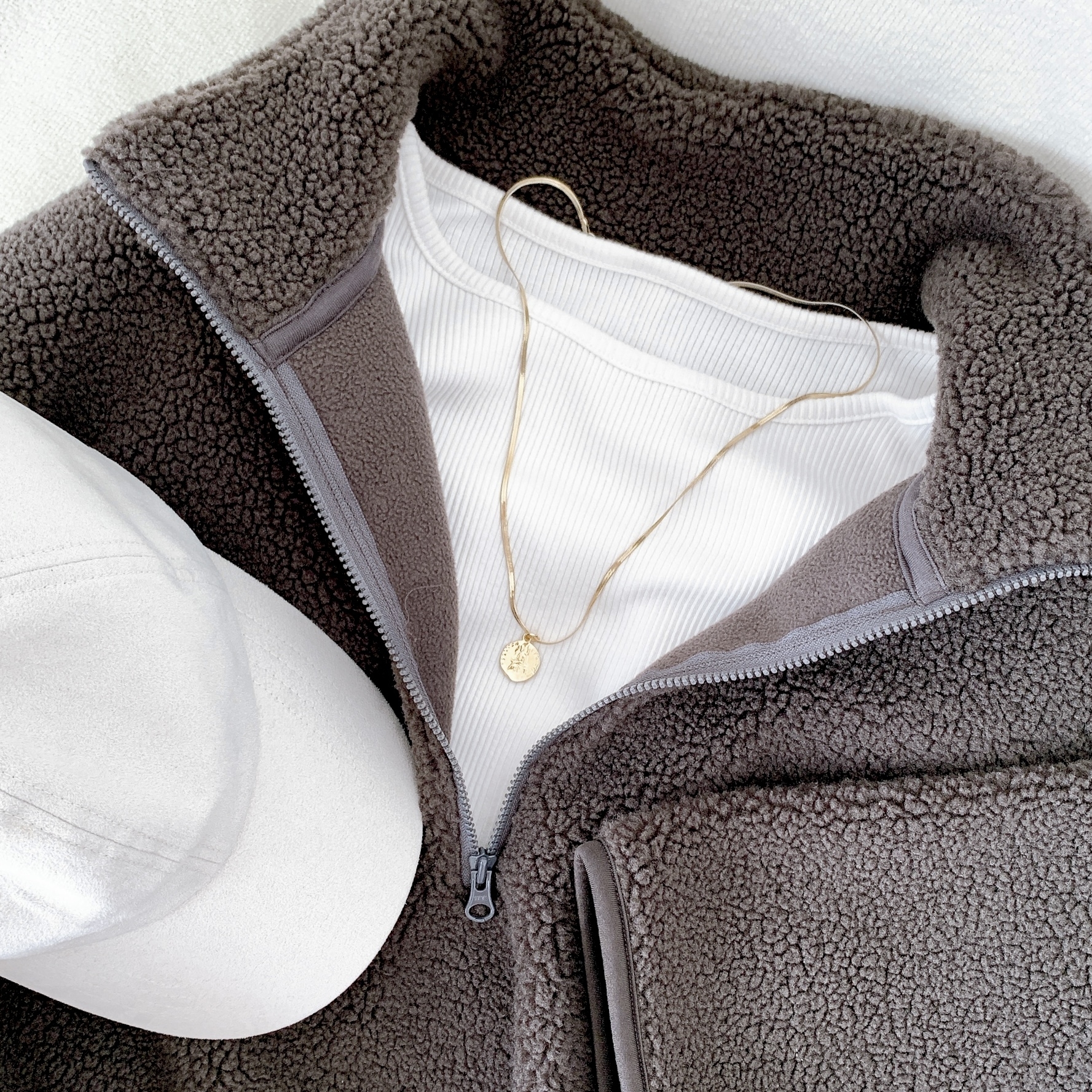 無印良品のおすすめのレディースアイテム「ボアフリースハーフジッププルオーバー」