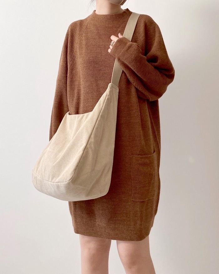 GUのオススメのバッグ「コーデュロイラウンドショルダーバッグ」