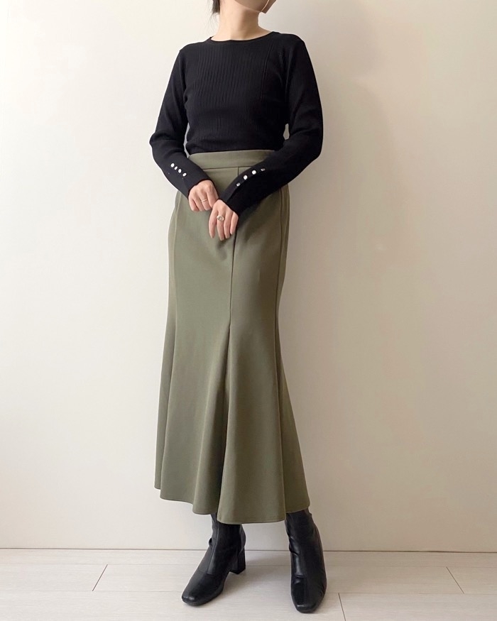 GUのオススメのトップス「リブボタンスリーブセーター(長袖)Z」のコーディネート