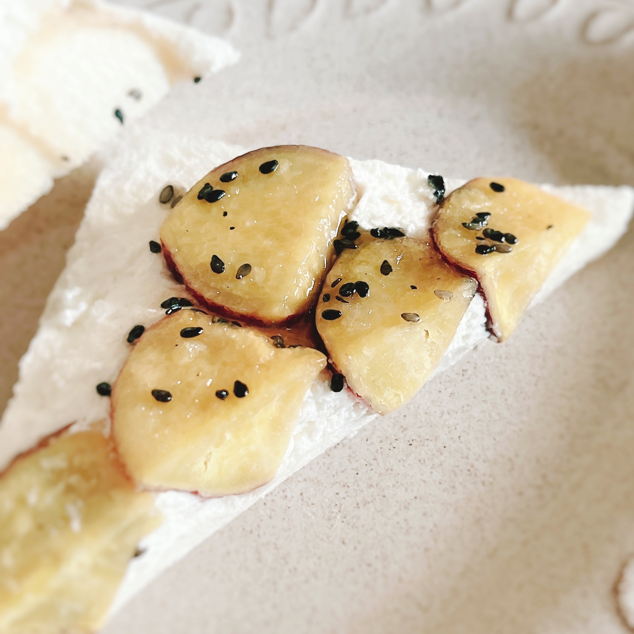 LAWSON(ローソン)のおすすめ「おいもやさん興伸監修 大学芋&ホイップ」