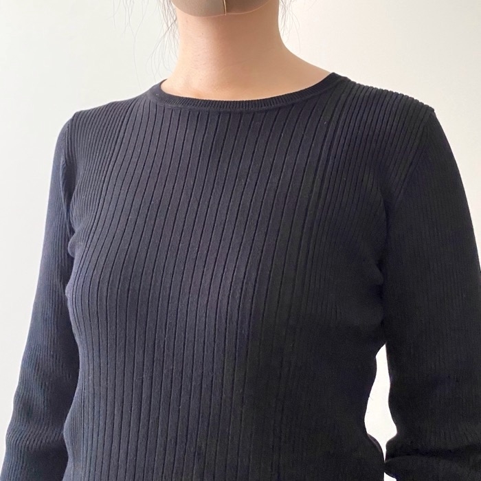 GUのオススメのトップス「リブボタンスリーブセーター(長袖)Z」