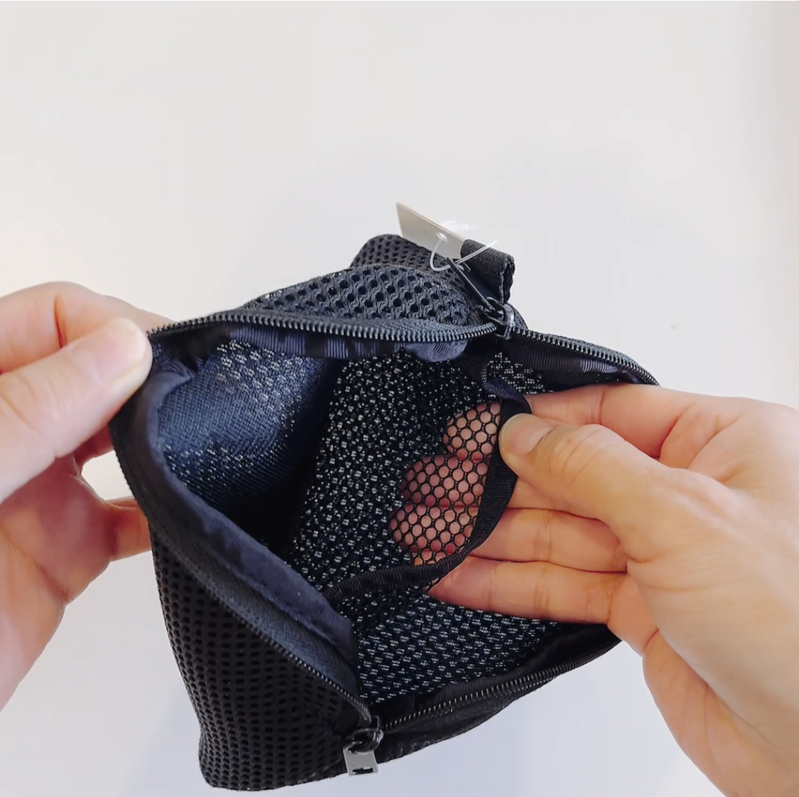 無印良品のオススメのグッズ「ポリエステルメッシュクッションケース」