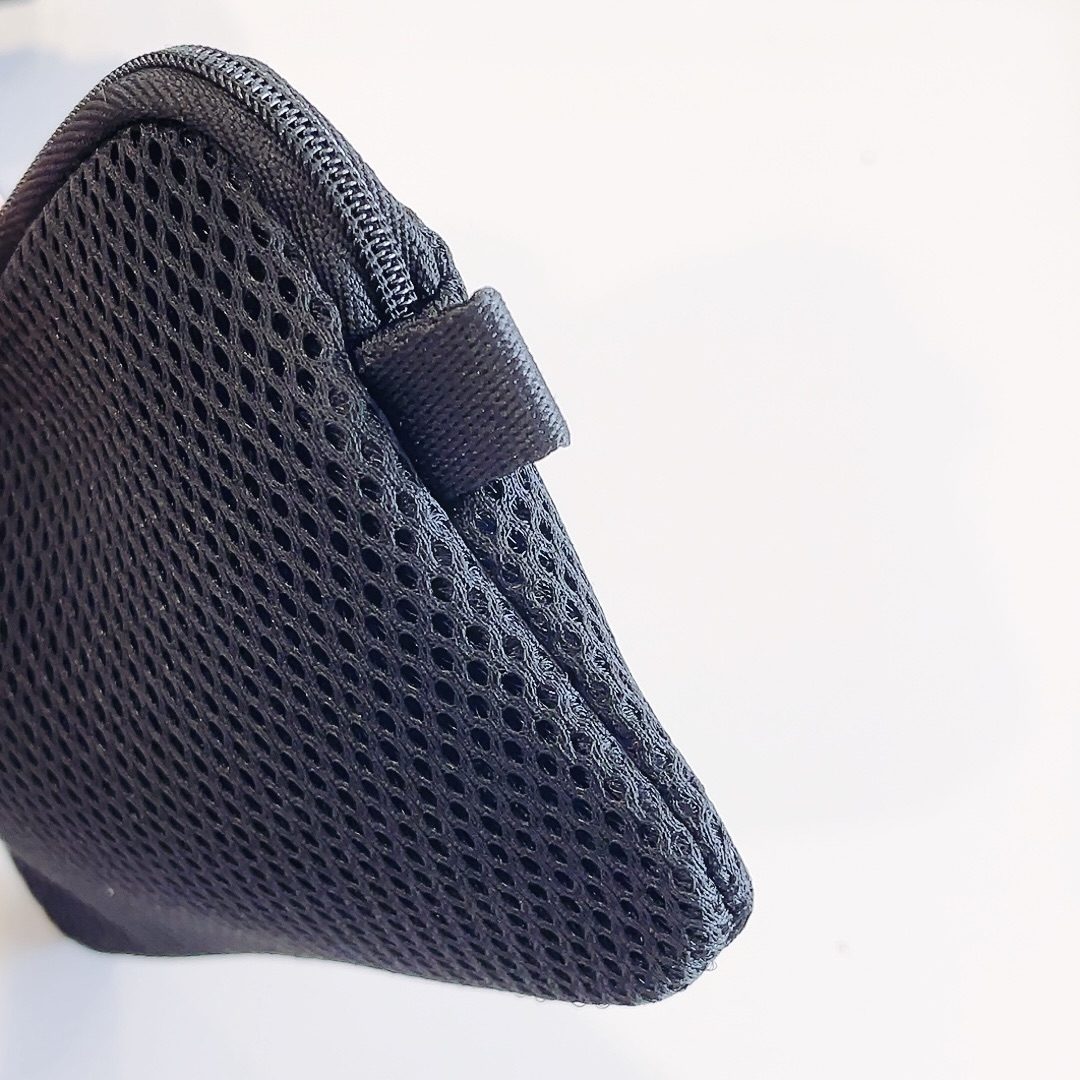 無印良品のオススメのグッズ「ポリエステルメッシュクッションケース」