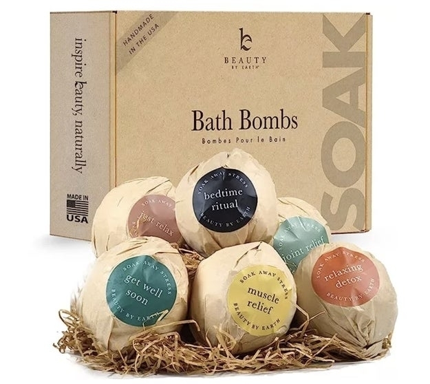 bath bomb and packaging box