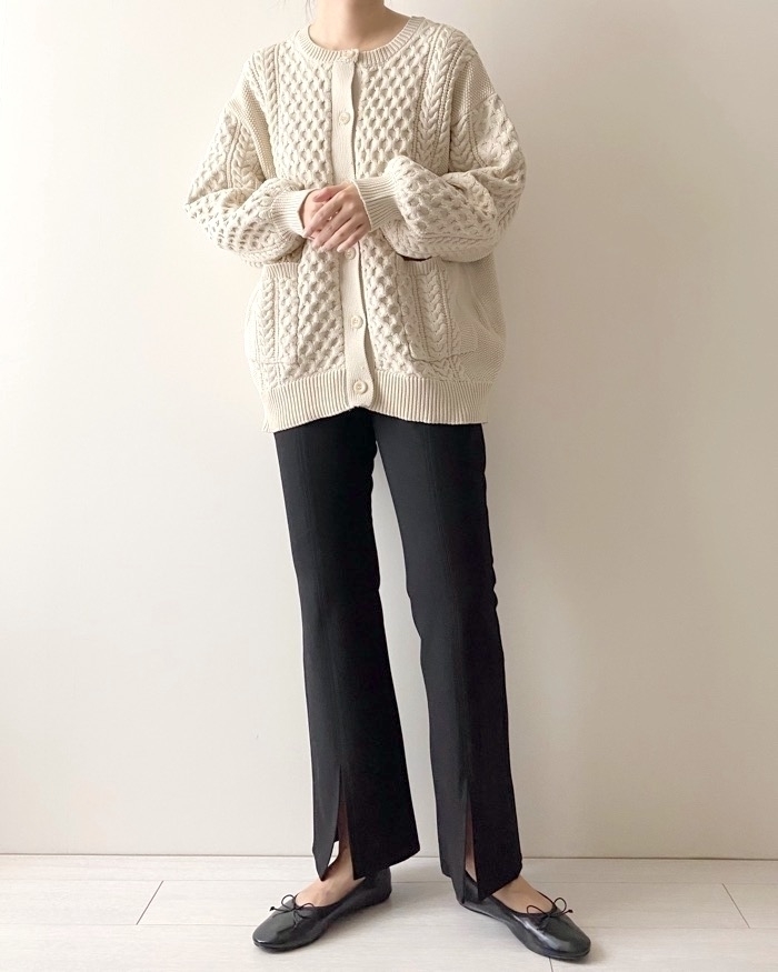 GUのオススメのパンツ「フロントスリットフレアパンツ+E」