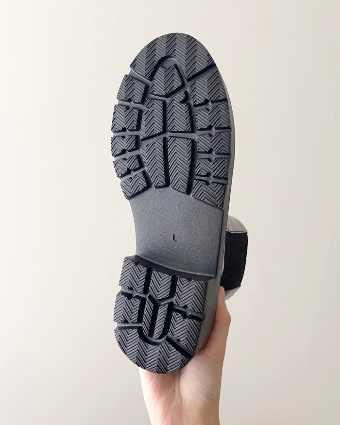 GU（ジーユー）のおすすめアイテム「ライトボリュームソールチェルシーブーツ」