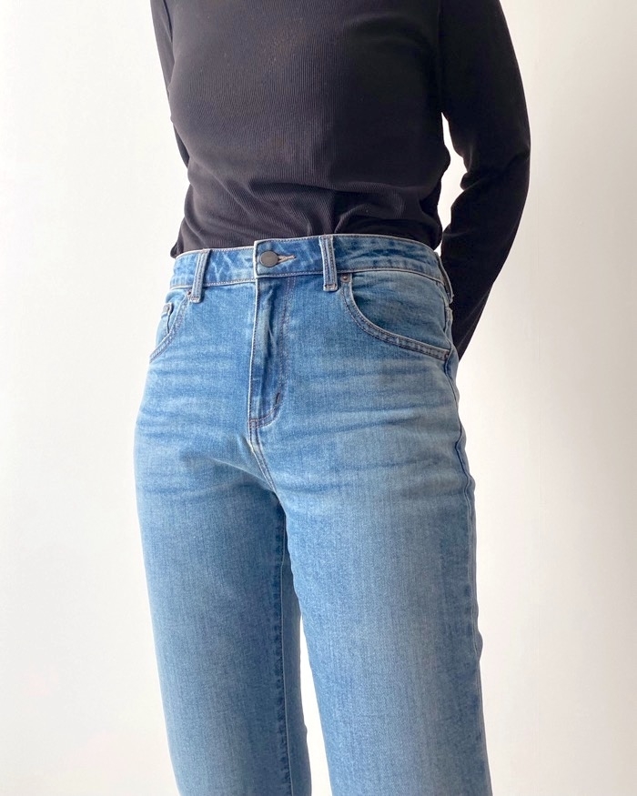 GUのオススメのパンツ「ミドルライズフレアジーンズ（丈標準73.0～77.0cm）」