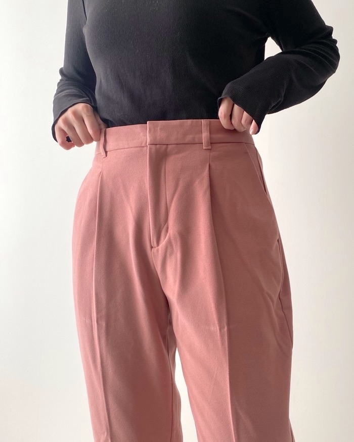 GUのオススメのパンツ「起毛タックテーパードパンツ(丈標準65.0~69.0cm)」