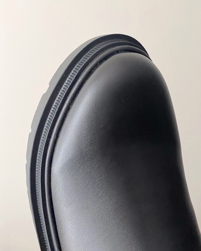 GU（ジーユー）のおすすめアイテム「ライトボリュームソールチェルシーブーツ」