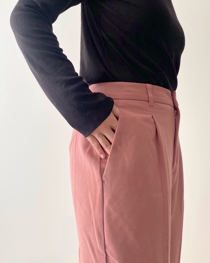 GUのオススメのパンツ「起毛タックテーパードパンツ(丈標準65.0~69.0cm)」