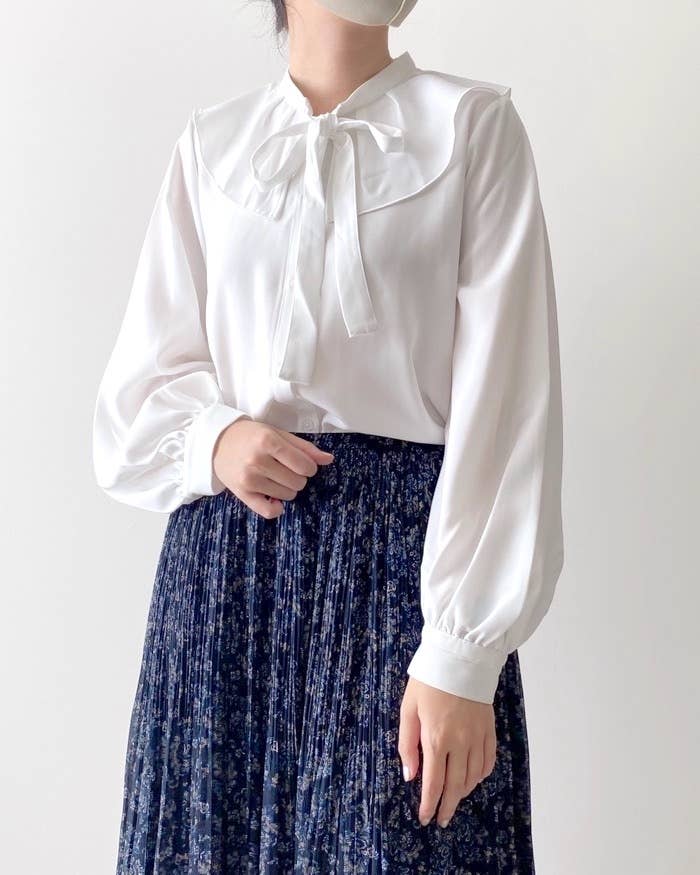 GUのオススメのトップス「ラッフルカラーブラウス（長袖）Z+E」