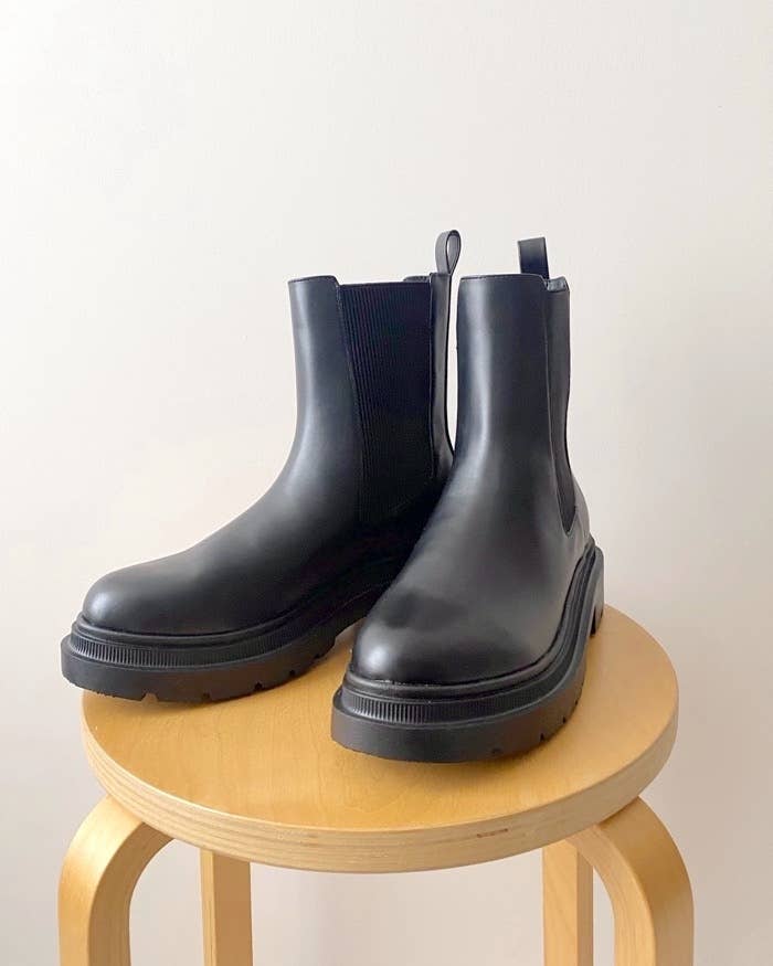 GU（ジーユー）のおすすめアイテム「ライトボリュームソールチェルシーブーツ」