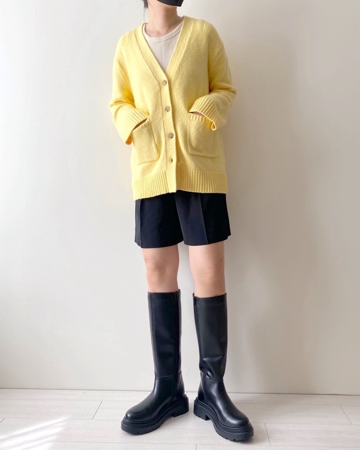 ユニクロのオススメのニット「ソフトニットVネックフレアスリーブカーディガン（長袖）」