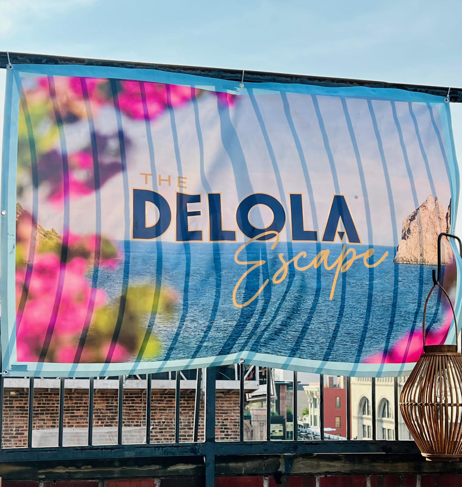 delola escape banner