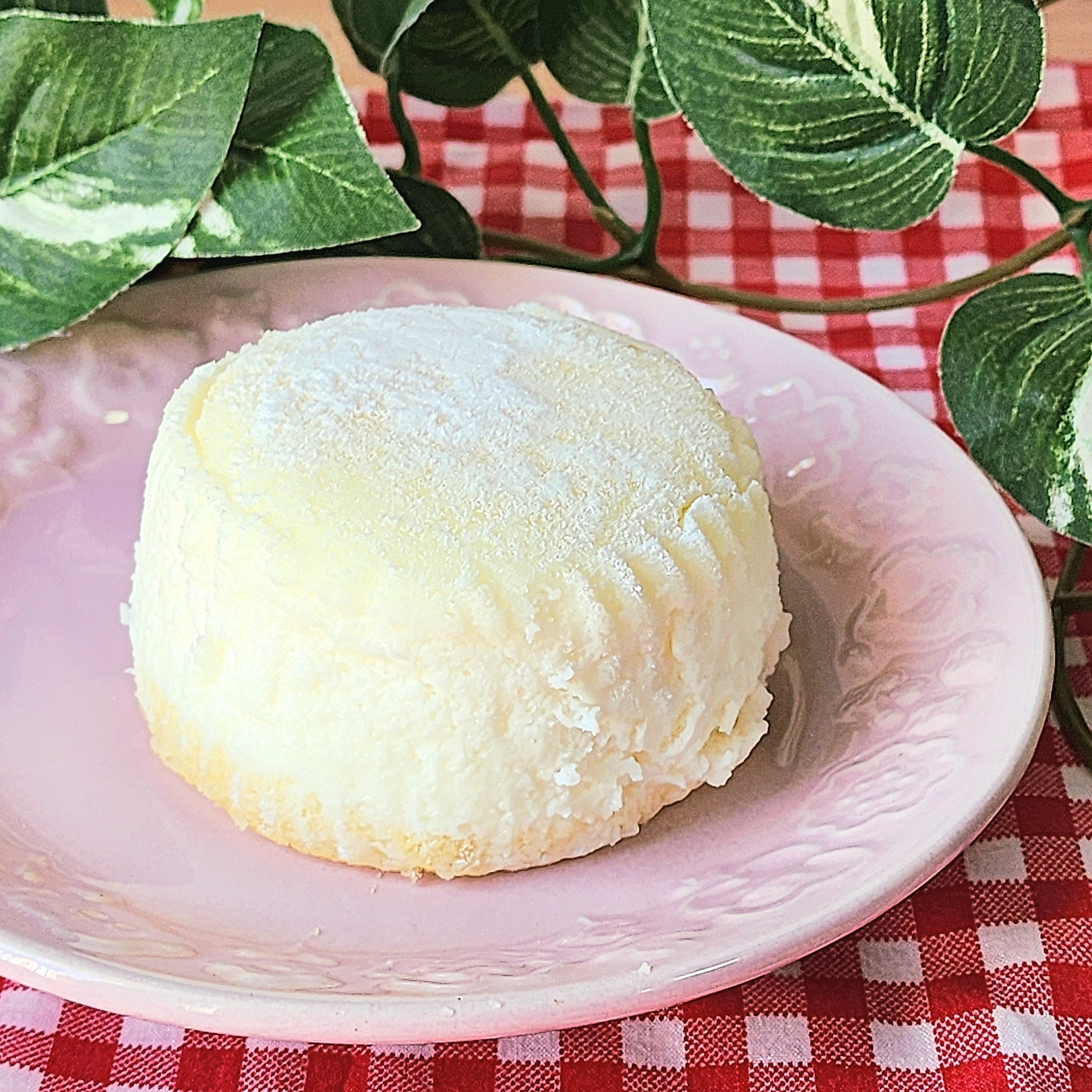 LAWSON(ローソン)のおすすめスイーツ「白いスフレチーズケーキ」