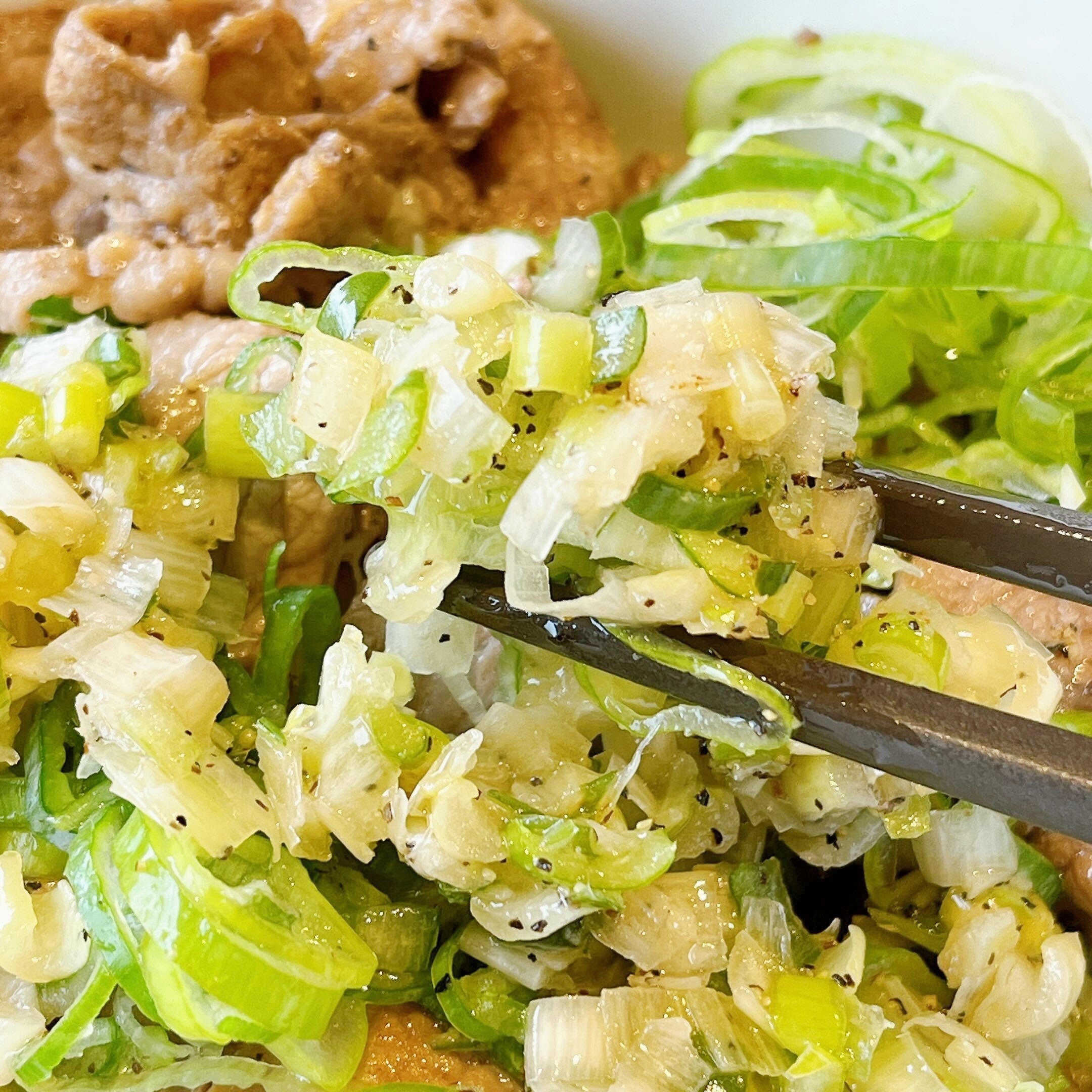 松屋のオススメの期間限定メニュー「ネギ塩牛焼肉丼」