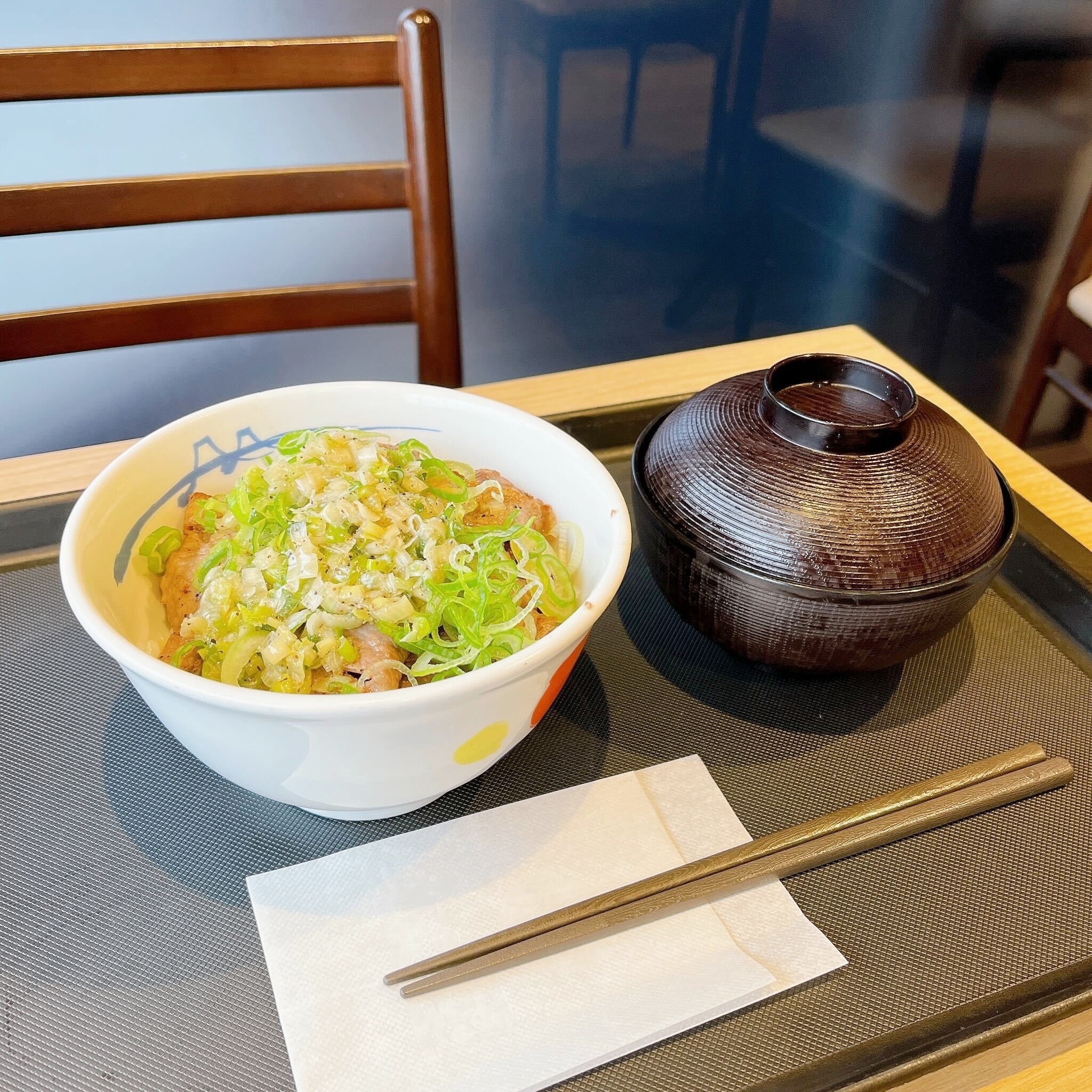 松屋のオススメの期間限定メニュー「ネギ塩牛焼肉丼」