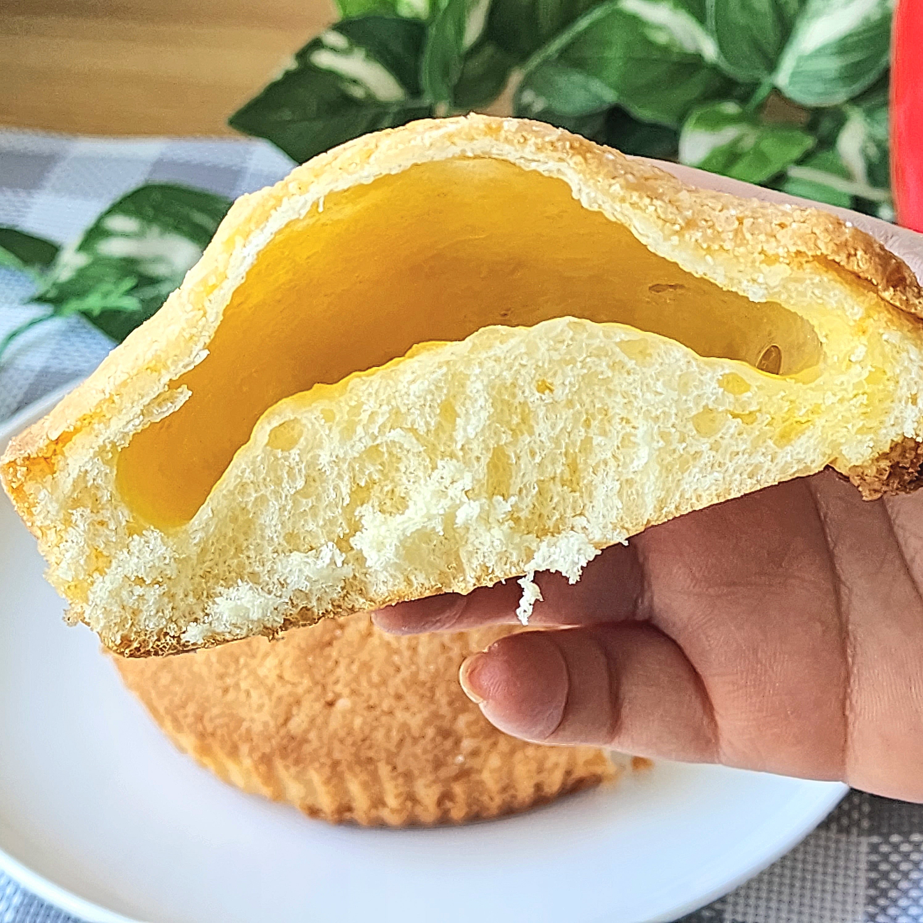 LAWSON(ローソン)のおすすめパン「じゅわバタ塩メロンパン」