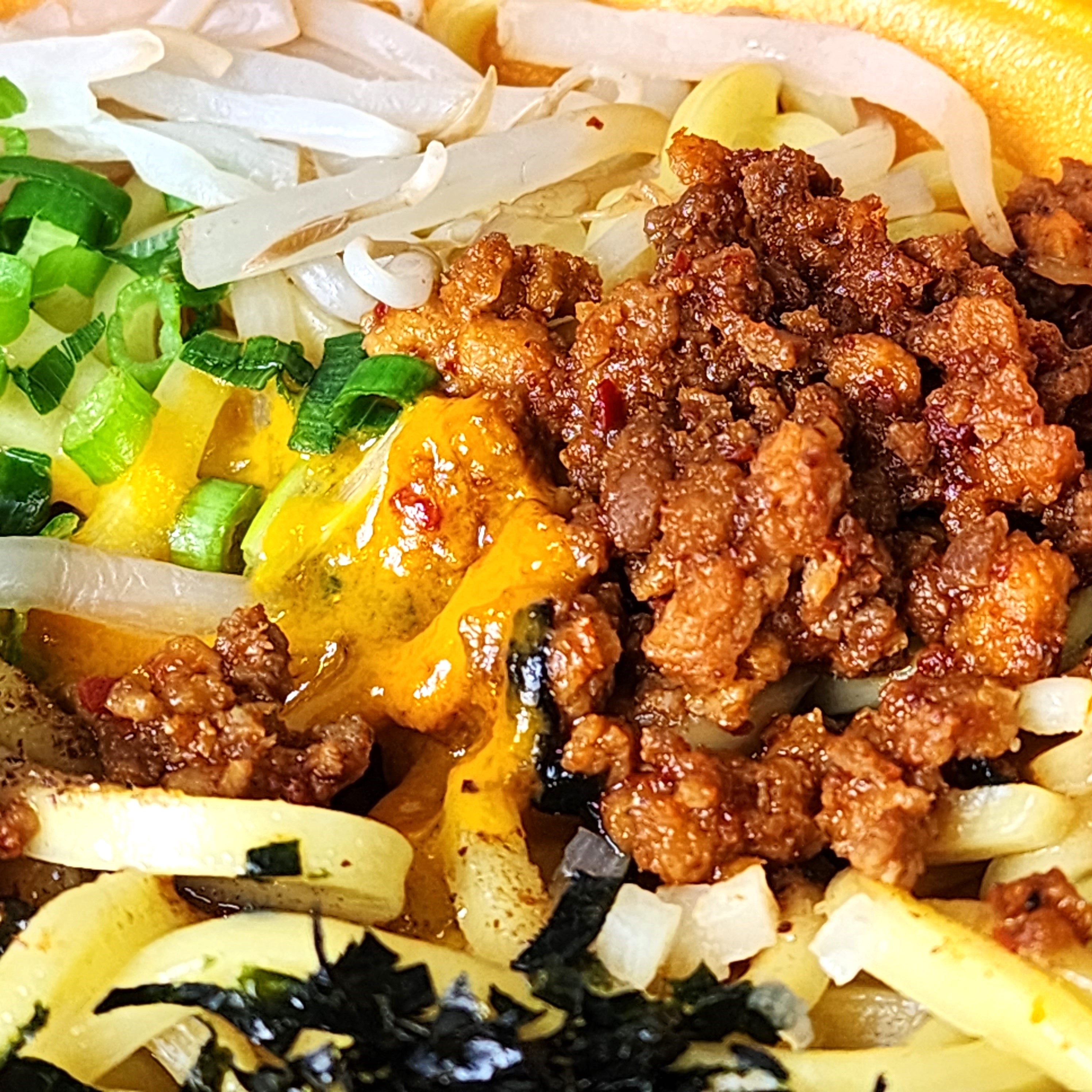 FamilyMart(ファミリーマート)のおすすめフード「麺屋こころ監修 台湾風まぜそば」