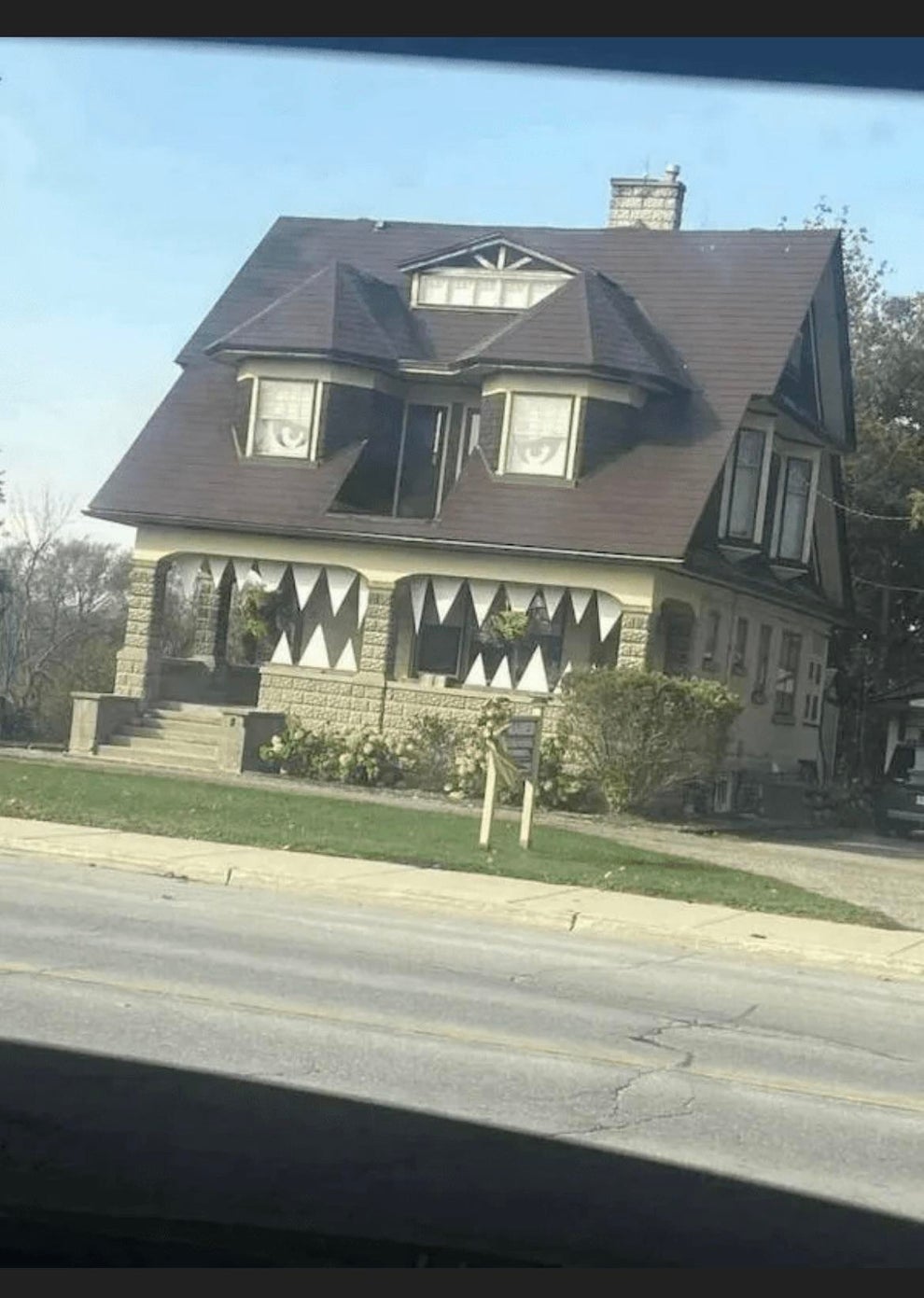 17 Over The Top Halloween Decorations