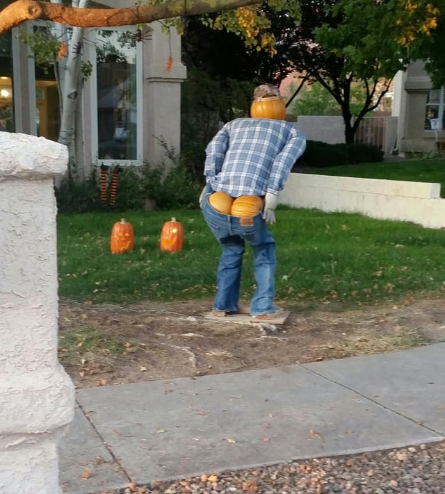 a jack-o-lantern mooning people