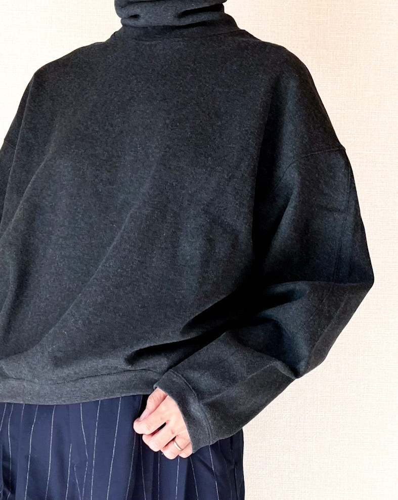 UNIQLO(ユニクロ)のオススメのトップス「ブラッシュドジャージータートルネックT(長袖)」