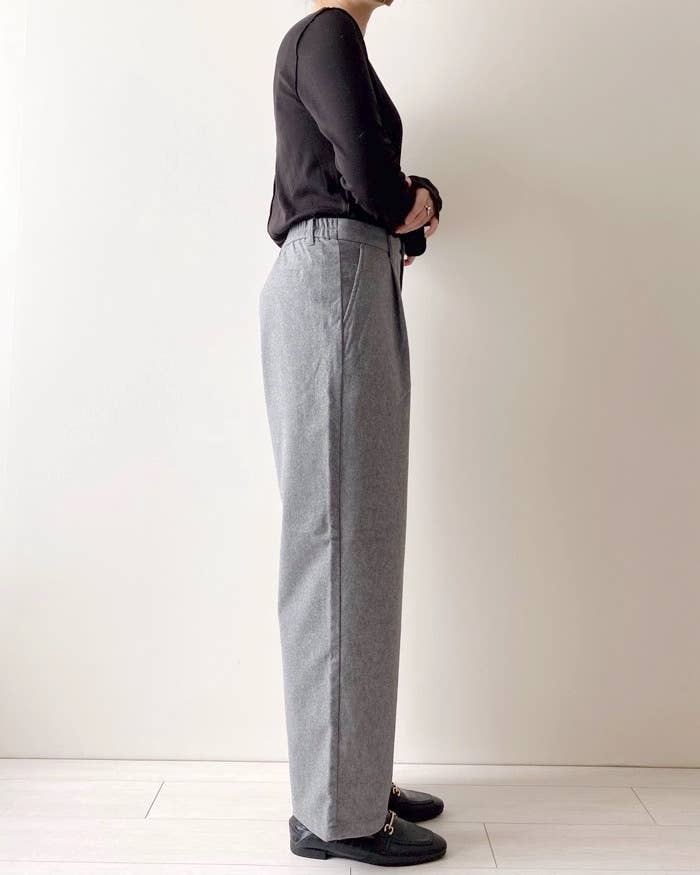 無印良品のオススメのパンツ「ストレッチ起毛タックパンツ」