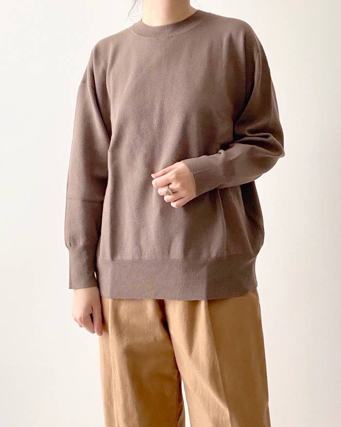 無印良品のオススメのトップス「洗えるミラノリブ編みクルーネックセーター」