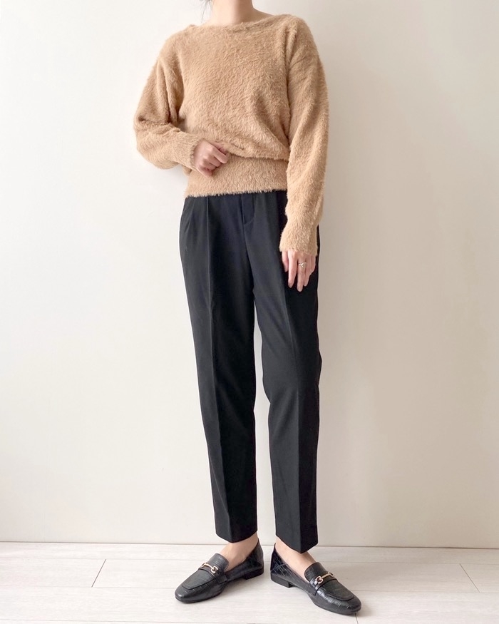 GUのオススメのセーター「フェザーヤーンボートネックセーター（長袖）Z+E」のコーディネート