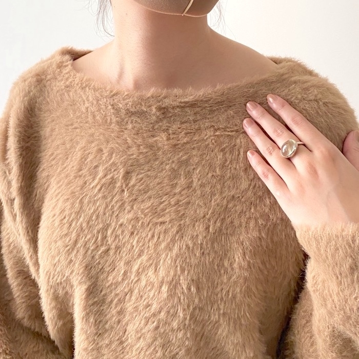 GUのオススメのセーター「フェザーヤーンボートネックセーター（長袖）Z+E」