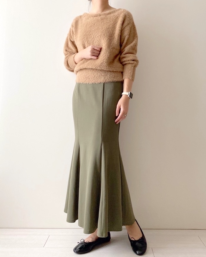 GUのオススメのセーター「フェザーヤーンボートネックセーター（長袖）Z+E」のコーディネート