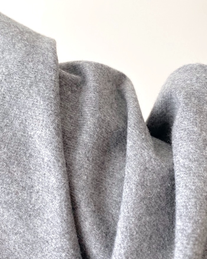 無印良品のオススメのパンツ「ストレッチ起毛タックパンツ」