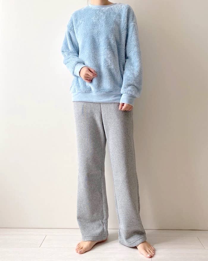ユニクロのオススメのルームウェア「ファーリーフリースセット(長袖)」