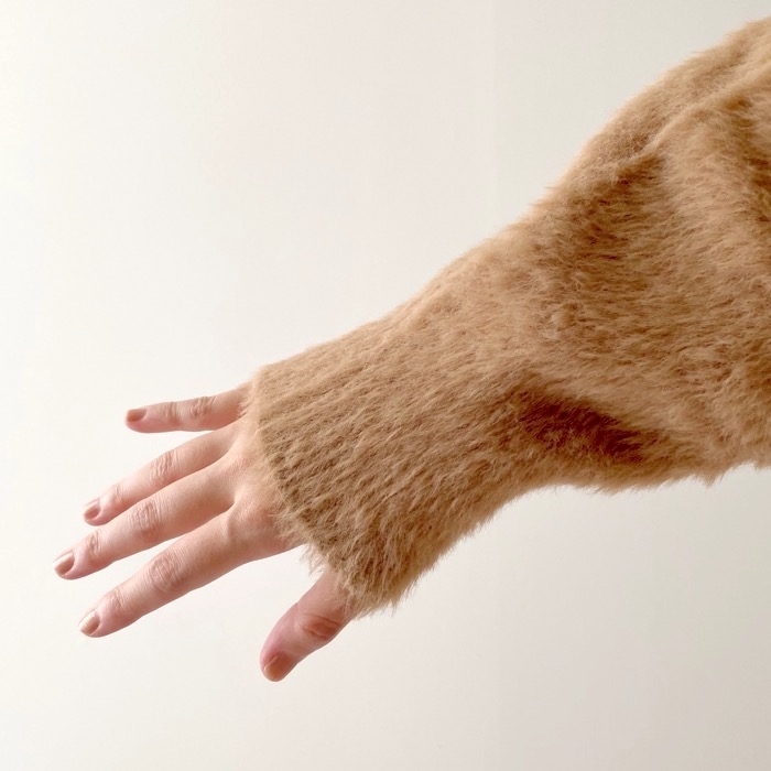 GUのオススメのセーター「フェザーヤーンボートネックセーター（長袖）Z+E」