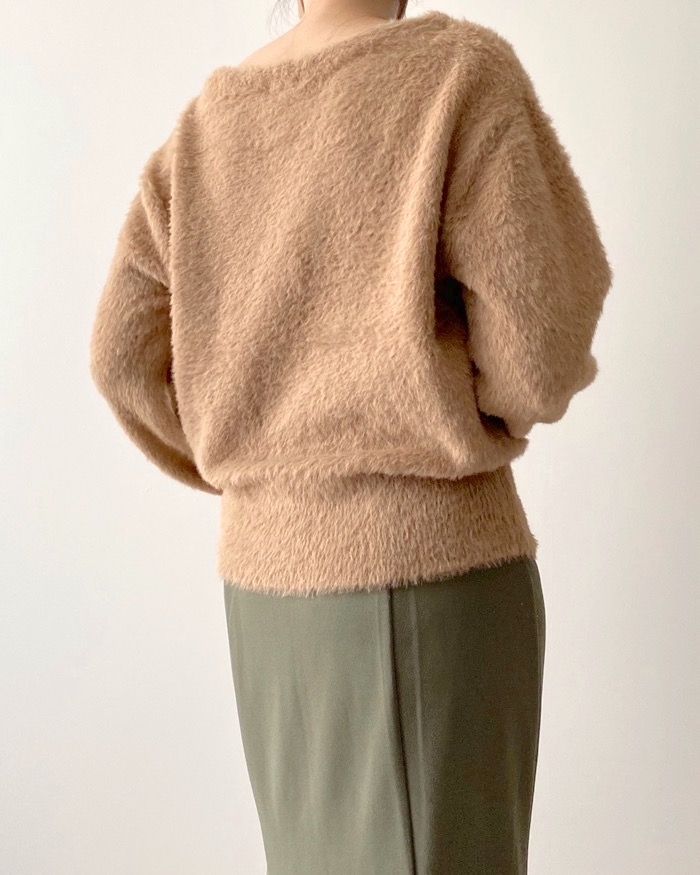 GUのオススメのセーター「フェザーヤーンボートネックセーター(長袖)Z+E」