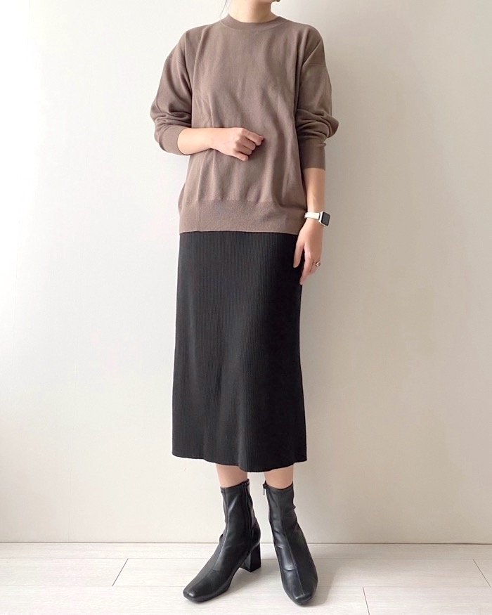 無印良品のオススメのトップス「洗えるミラノリブ編みクルーネックセーター」のコーディネート