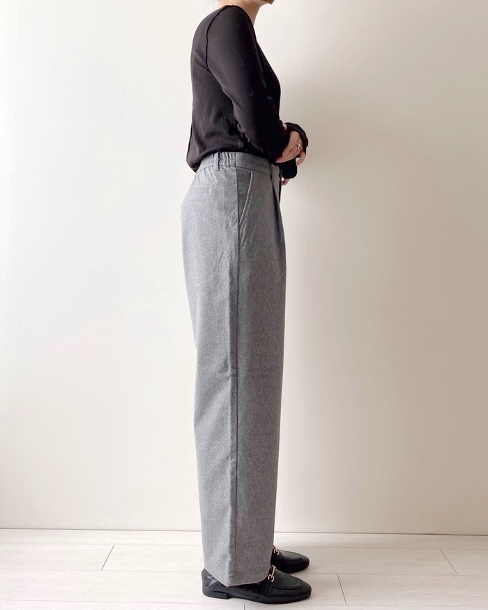 無印良品のオススメのパンツ「ストレッチ起毛タックパンツ」