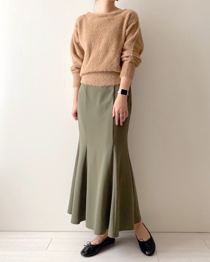 GUのオススメのセーター「フェザーヤーンボートネックセーター（長袖）Z+E」のコーディネート