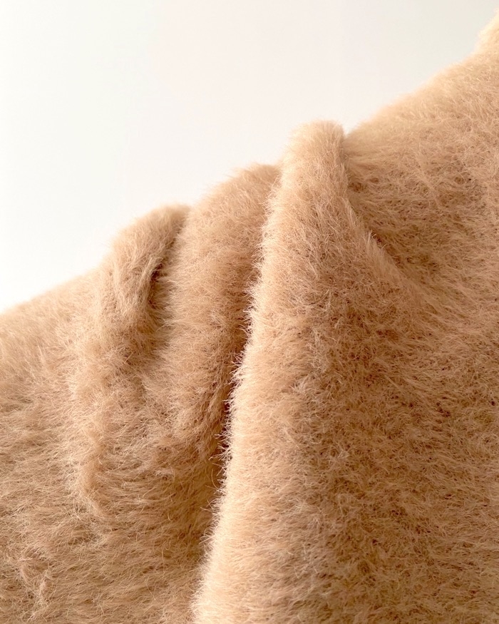 GUのオススメのセーター「フェザーヤーンボートネックセーター（長袖）Z+E」