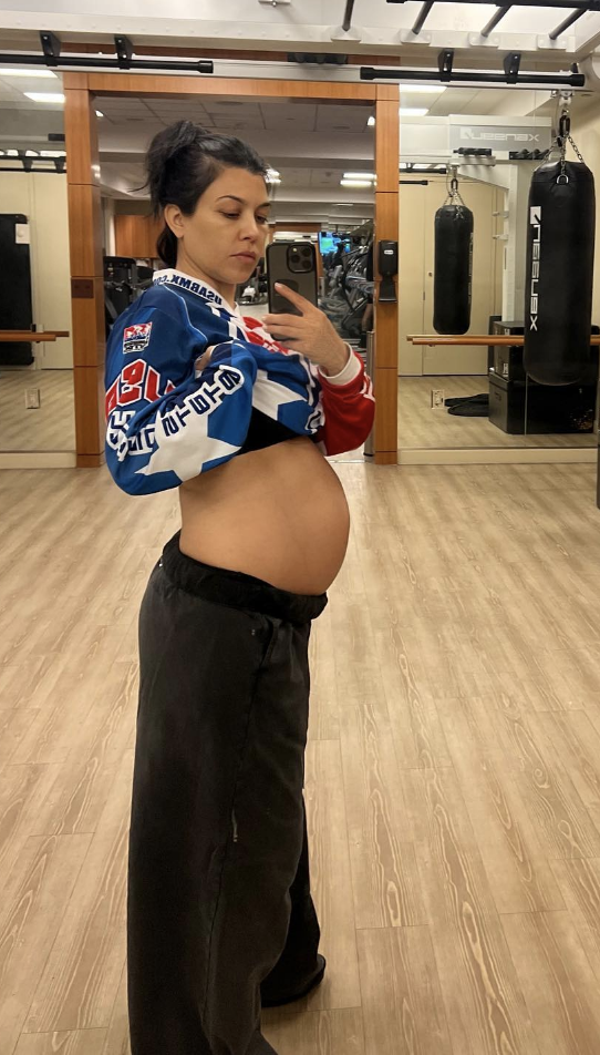 kourt taking a mirror selfie of her belly