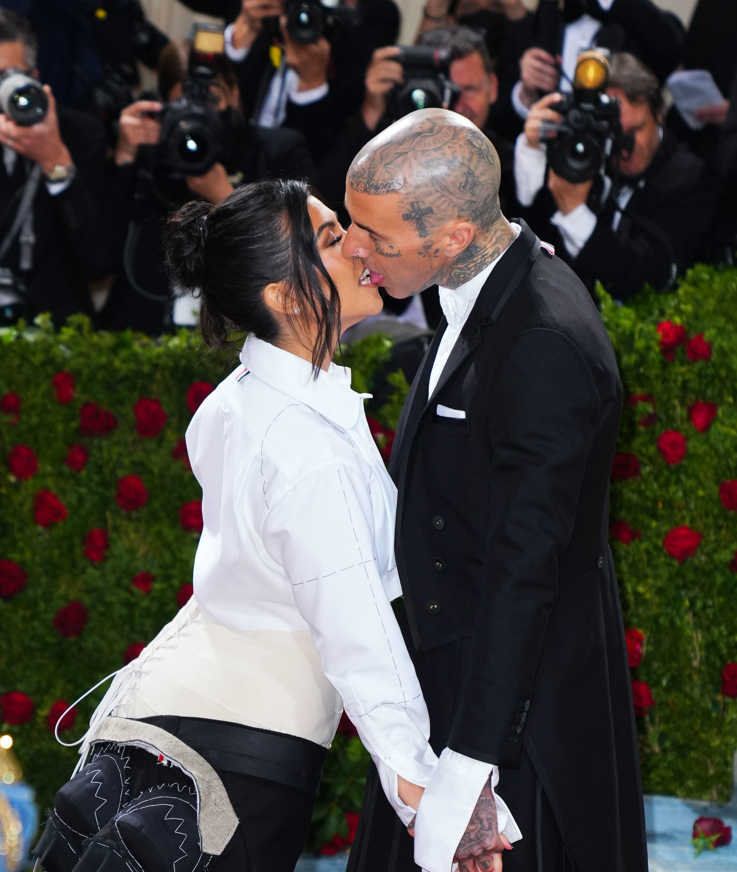 the couple kissing at the met