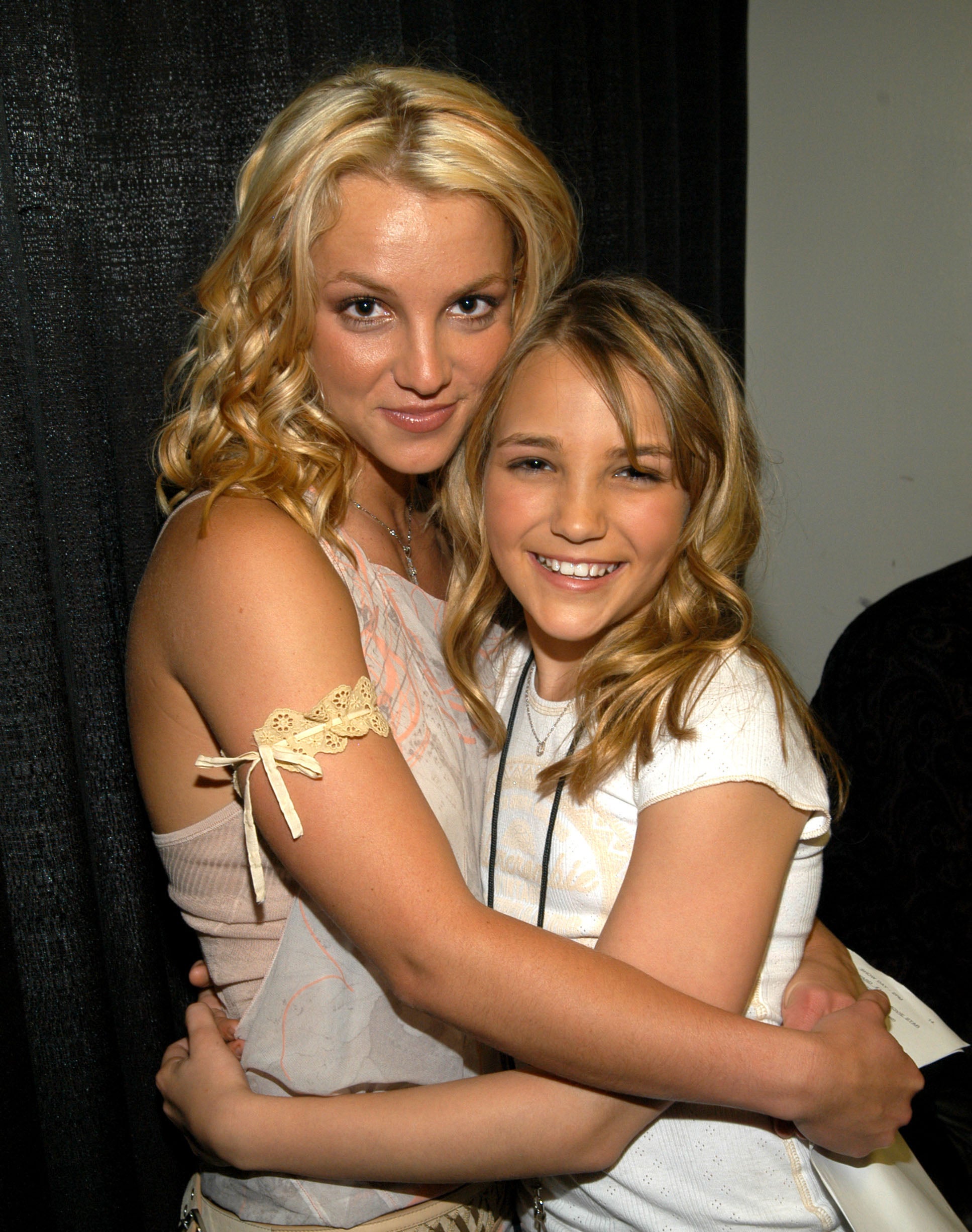 britney and jamie hugging