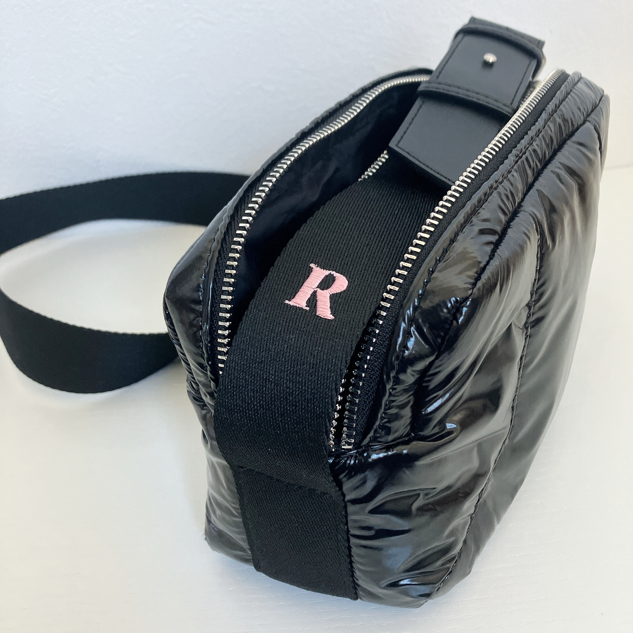 ZARA（ザラ）のおすすめバッグ「テクニカルファブリックショルダーバッグ」