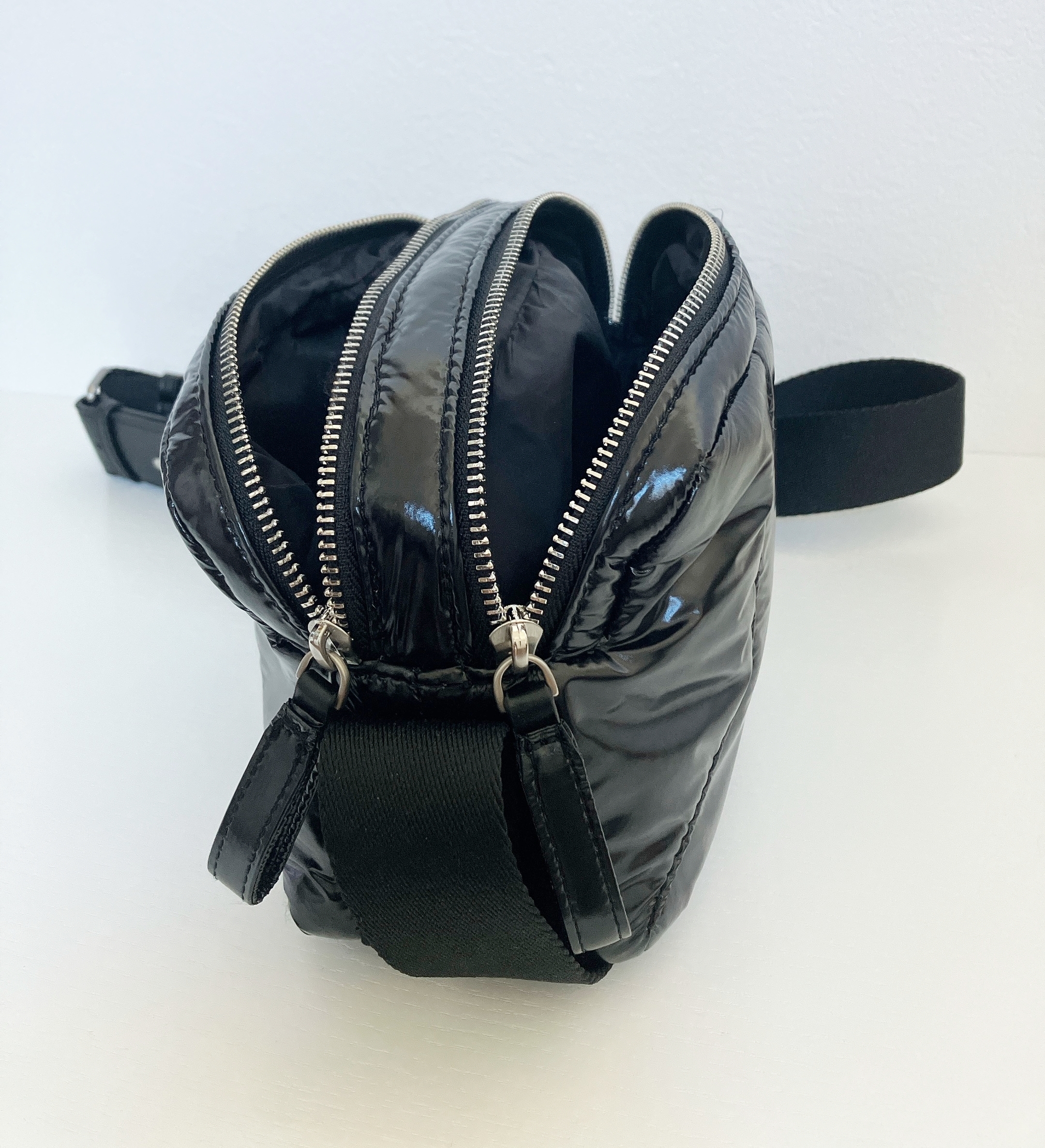 ZARA（ザラ）のおすすめバッグ「テクニカルファブリックショルダーバッグ」