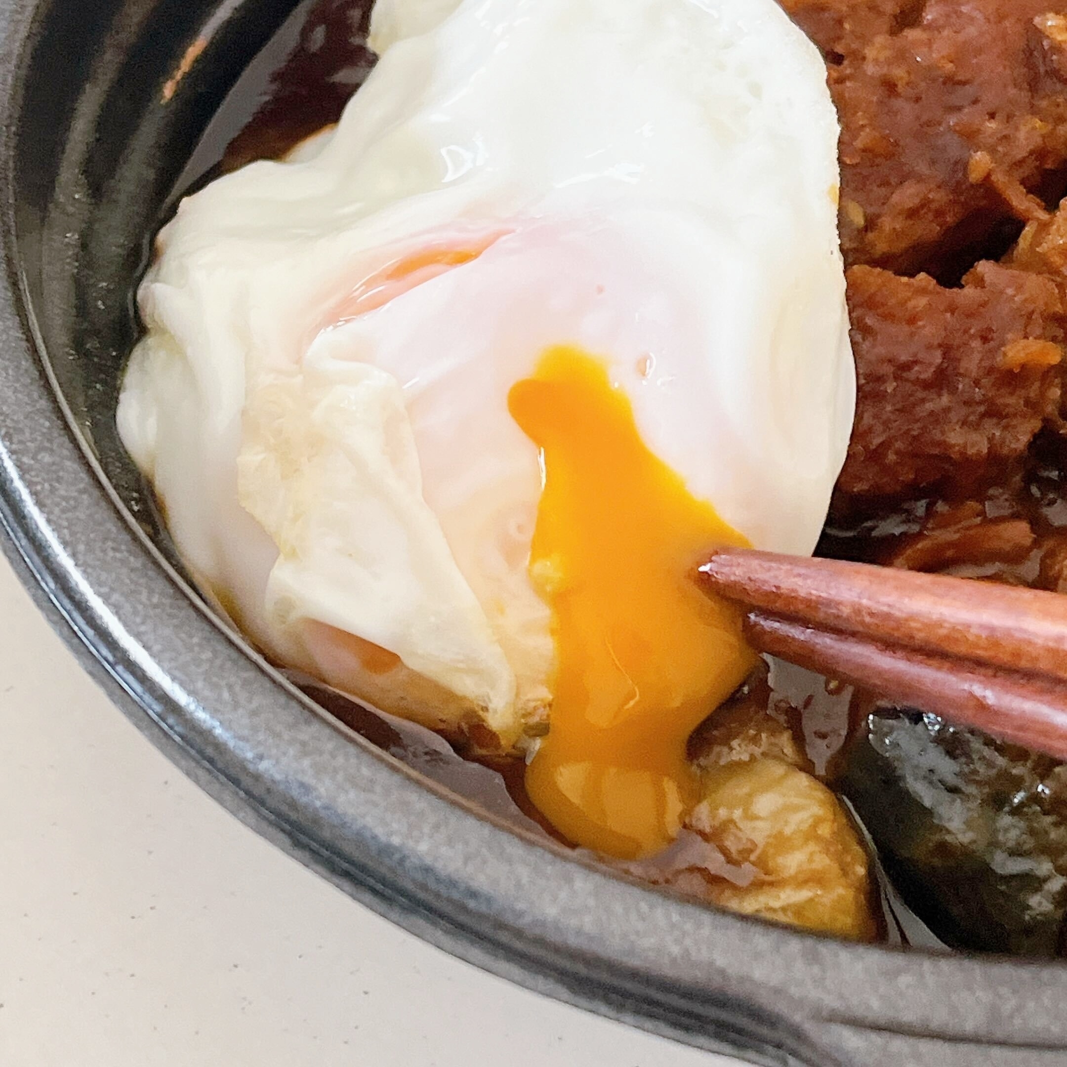 ほっともっとのオススメのお弁当「しみうま濃厚 味噌かつ煮弁当」