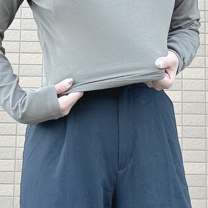 ZARAの万能トップス「クロップド ハイネック Tシャツ」