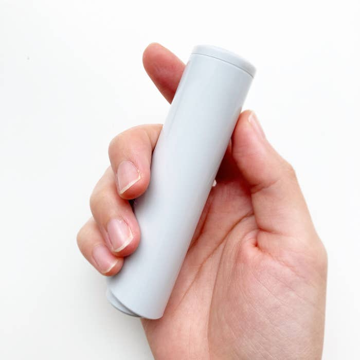 CanDo(キャンドゥ)の便利アイテム「衣類用コンパクトクリーナー」